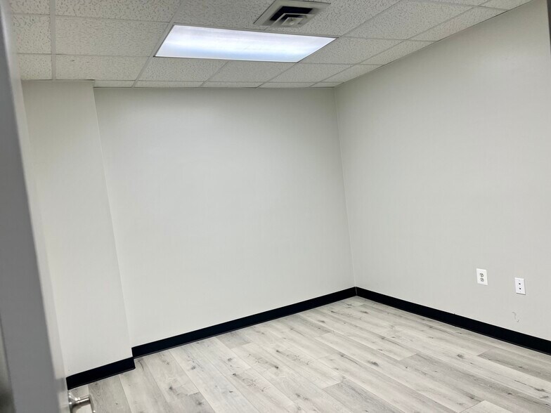 More Photos Of 807-809 E Baltimore St, Baltimore Medical For Lease