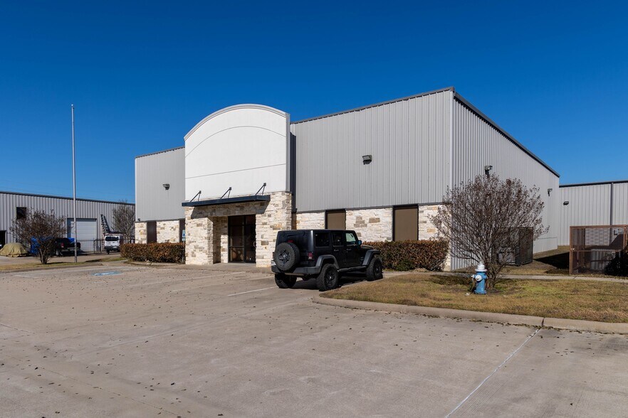More Photos Of 1225 Price Plaza Dr, Katy Warehouse For Lease