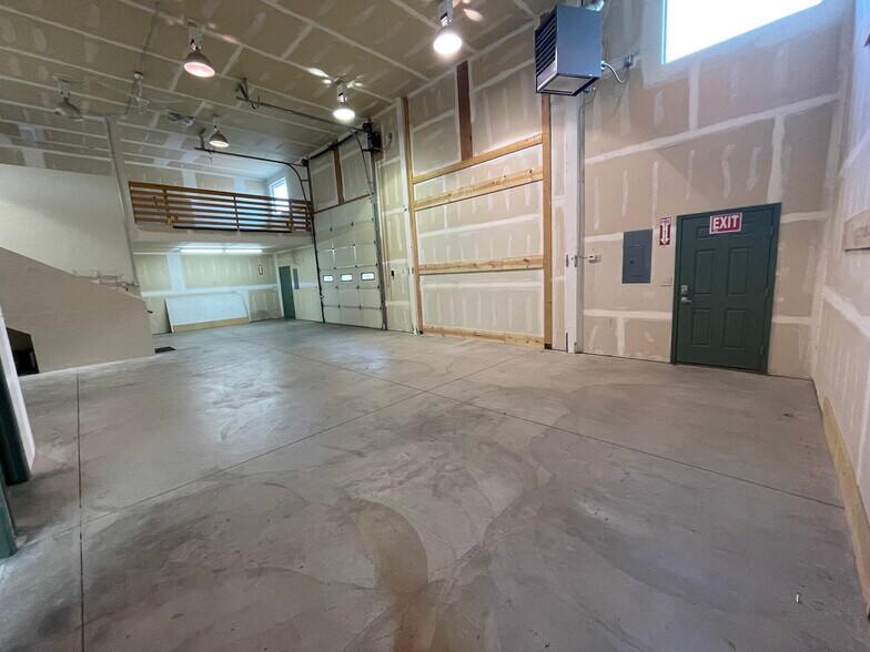 More Photos Of 560 S Commercial Dr, Grand Junction Light Distribution For Lease