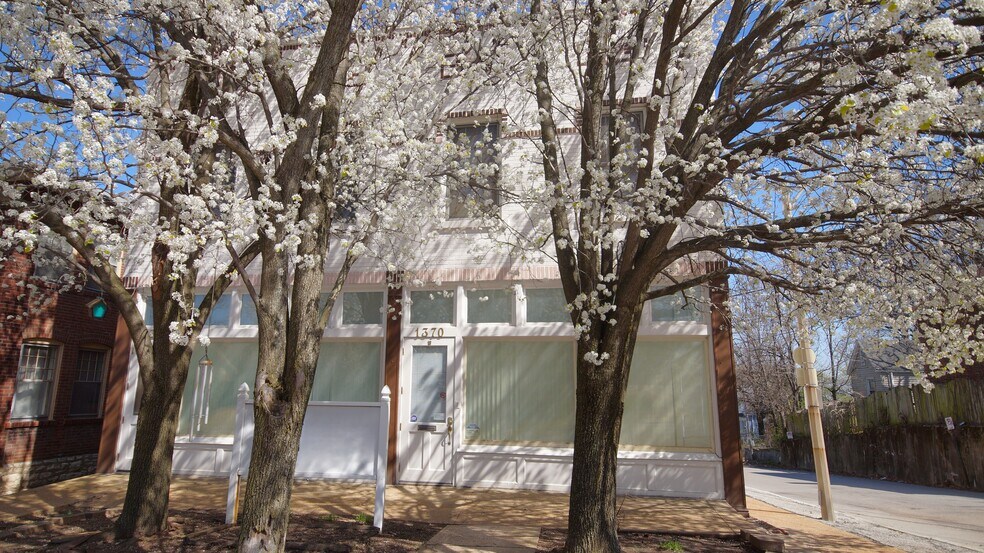 More Photos Of 1368 McCausland Ave, Saint Louis Office For Sale