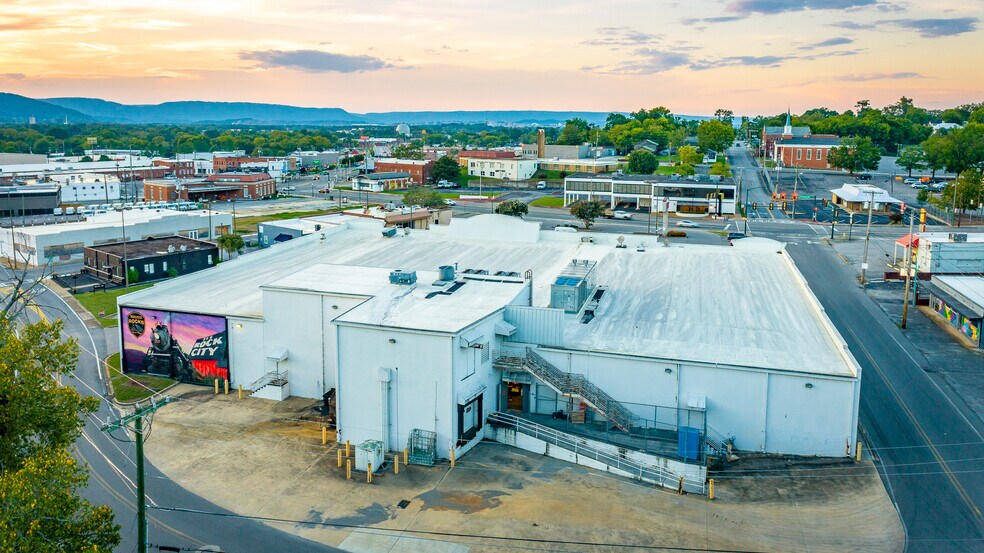 More Photos Of 319 Chickamauga Ave, Rossville Supermarket For Lease