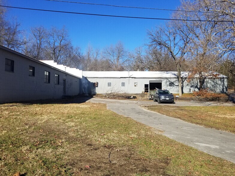 More Photos Of 990 Red Bud Dr, Warsaw Service For Sale