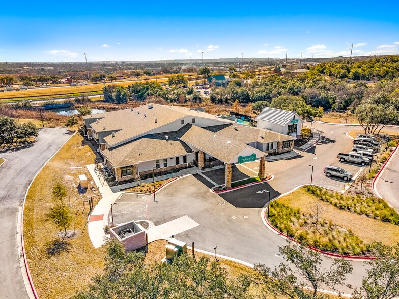 More Photos Of 716 S Interstate 35, Georgetown Veterinarian Kennel For Sale