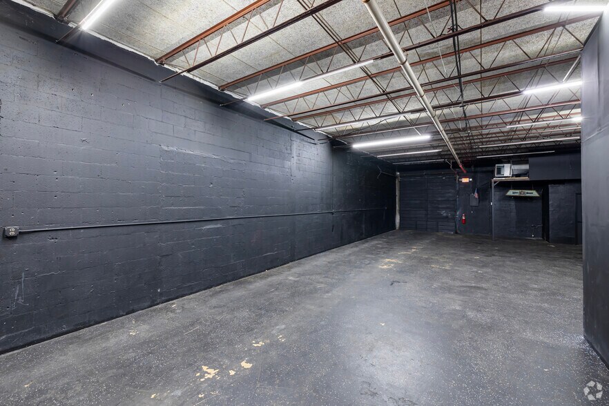 More Photos Of 400-650 NE 27th St, Pompano Beach Industrial For Lease