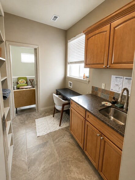 More Photos Of 1950 Keene Rd, Richland Office For Sale