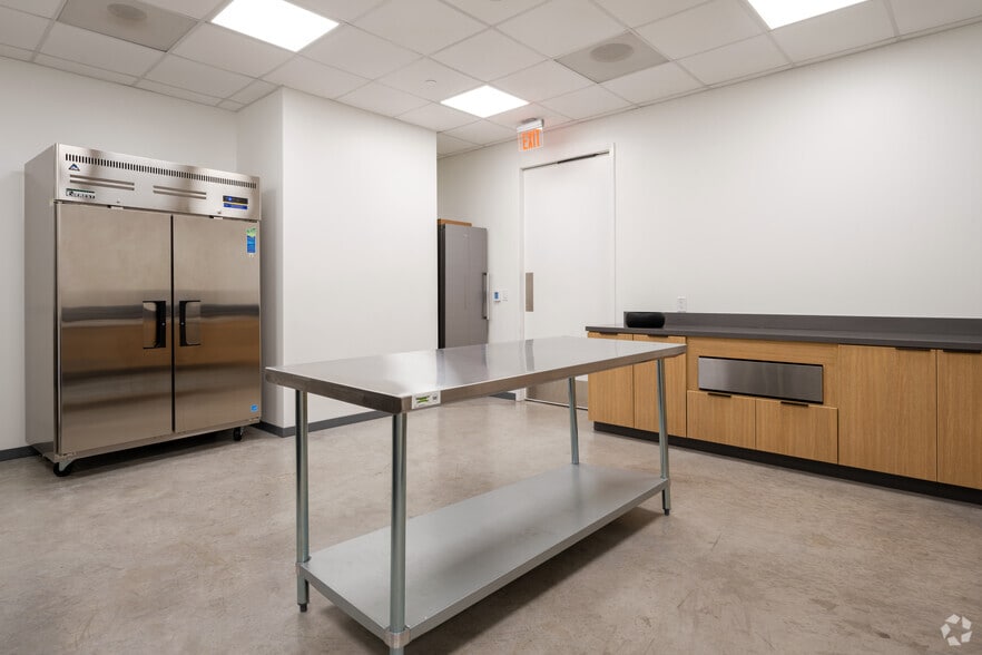 More Photos Of 203 W 10th St, Austin Office For Lease