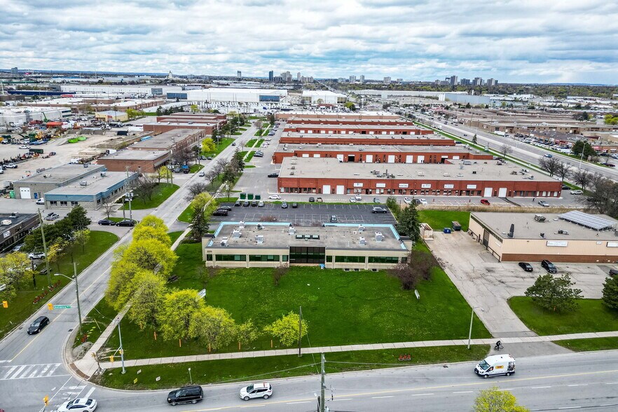 More Photos Of 220 Advance Blvd, Brampton Office For Sale