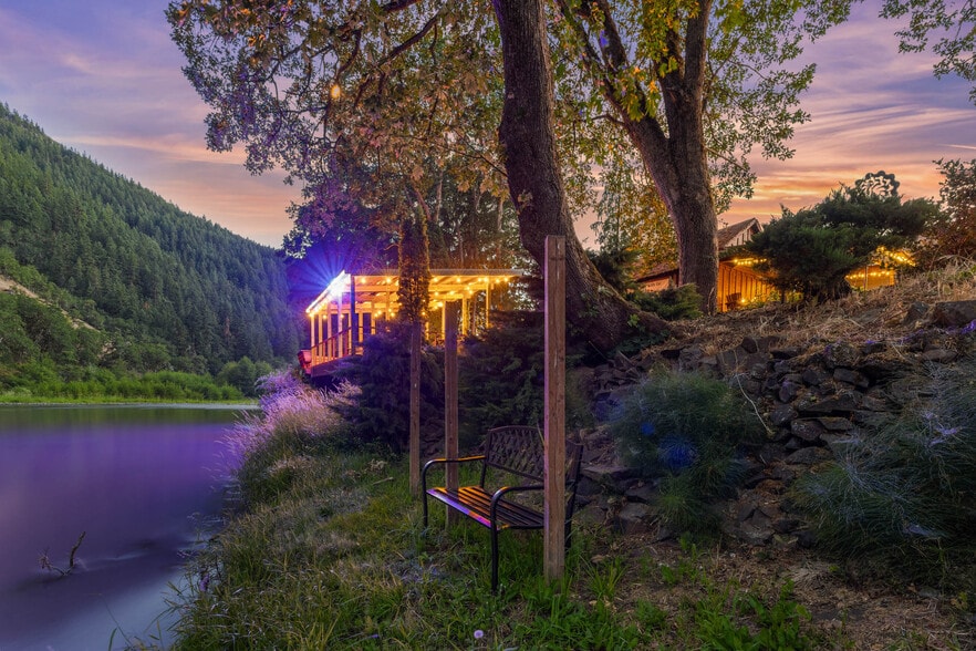 More Photos Of 218 2nd St, Klickitat Hotel For Sale