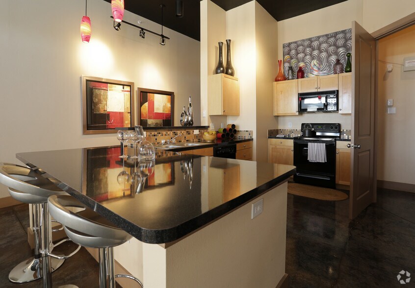 More Photos Of 2000 E Arapaho Rd, Richardson Apartments For Lease