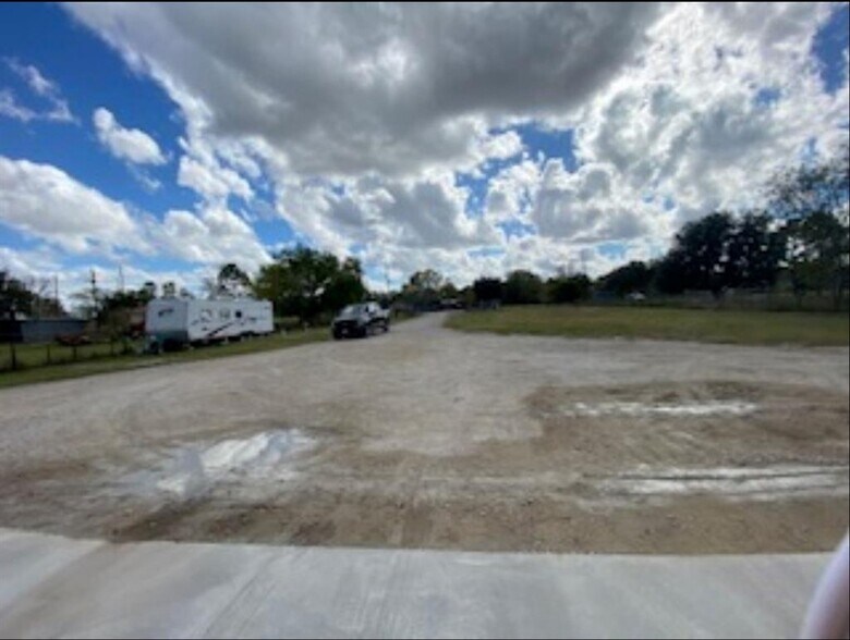 More Photos Of 5901 County Road 675B, Rosharon Warehouse For Sale