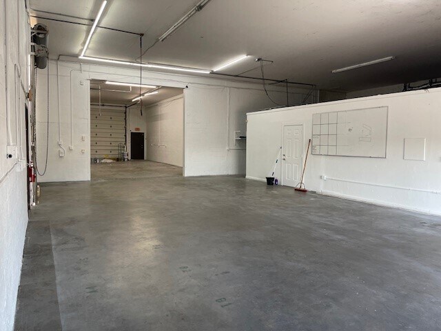 More Photos Of 1030 SE 12th Ct, Cape Coral Warehouse For Sale