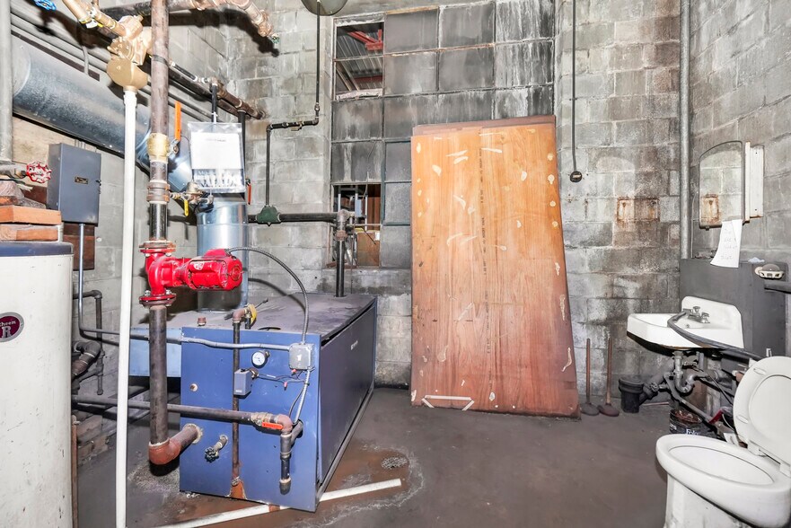 More Photos Of 655 N Washington St, Naperville Service For Sale