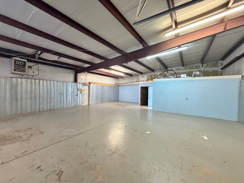 More Photos Of 1408 Fretz Ave, Edmond Warehouse For Sale