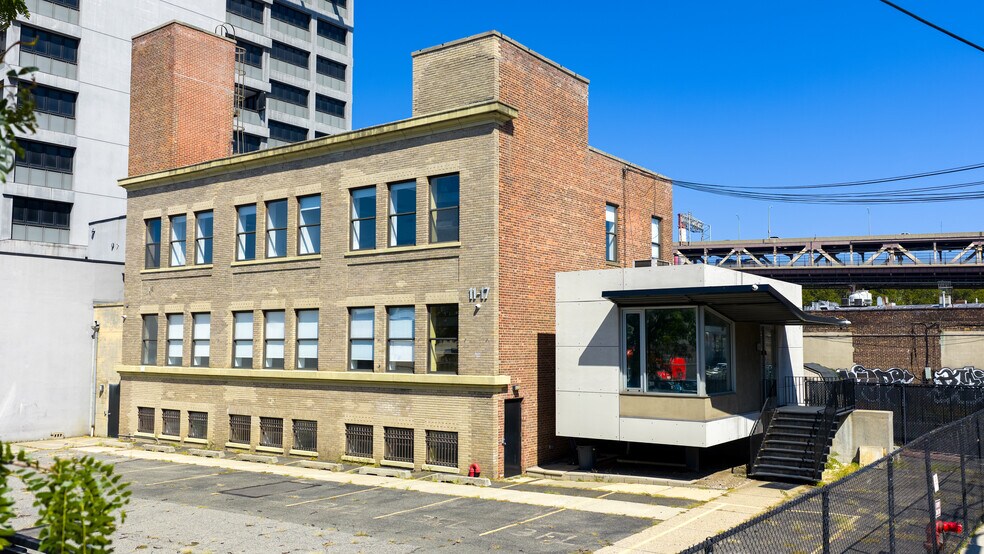 More Photos Of 11-17 43rd Ave, Long Island City Office For Lease