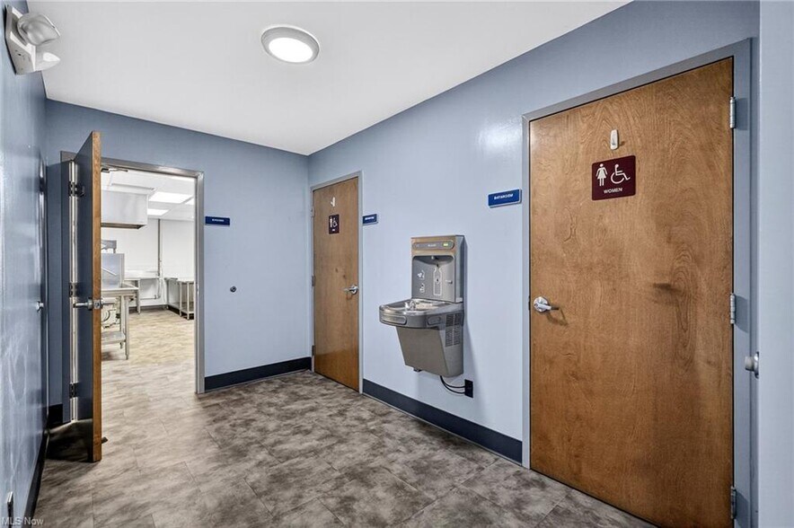 More Photos Of 852 E Highland Rd, Macedonia Flex For Lease