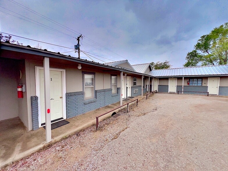 More Photos Of 413 W Broadway St, Hollis Hotel For Sale