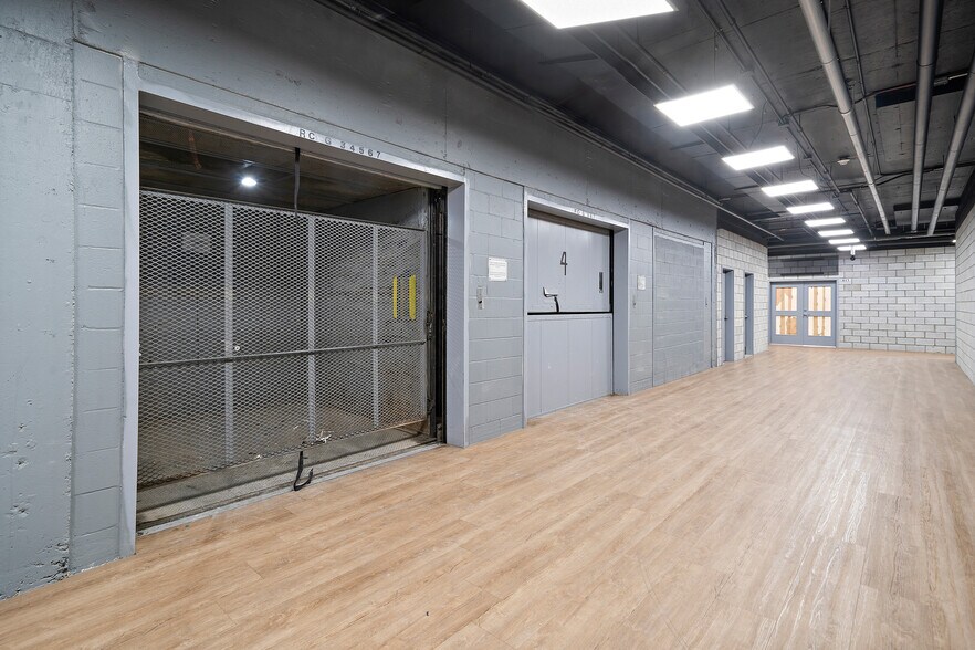 More Photos Of 111 Rue Chabanel O, Montréal Loft Creative Space For Lease