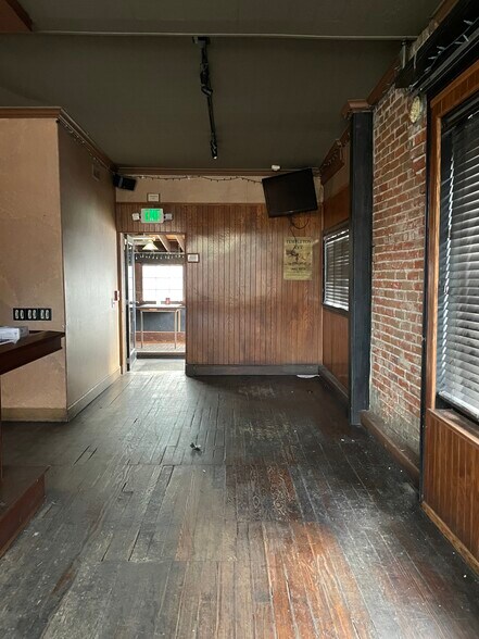 More Photos Of 5280 W 25th Ave, Edgewater Bar For Lease