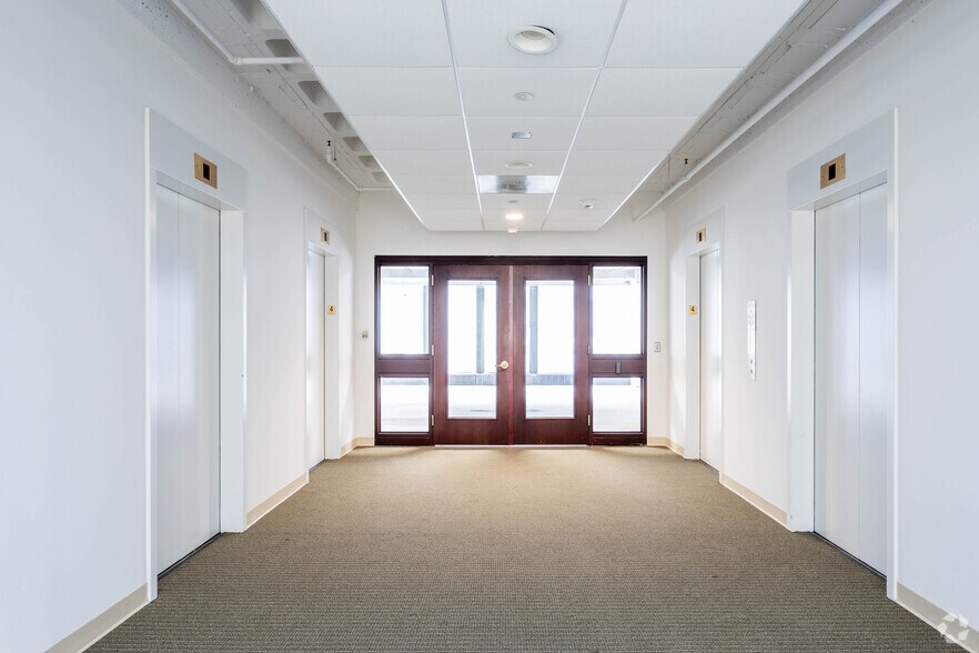 More Photos Of 100 N Charles St, Baltimore Office For Sale