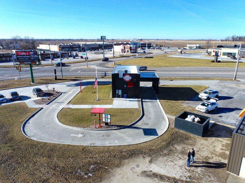 More Photos Of 630 Tenney St, Kewanee General Retail For Sale