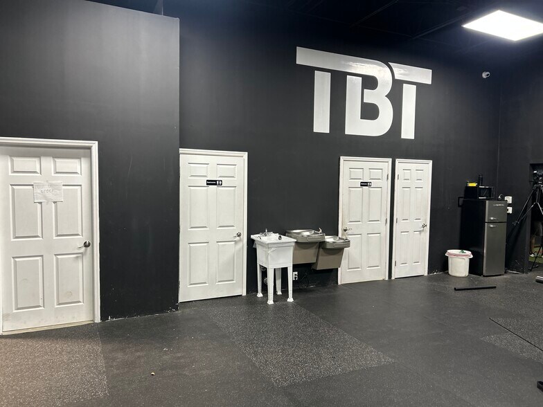 More Photos Of 1021-1051 N State Road 7, Margate Freestanding For Lease