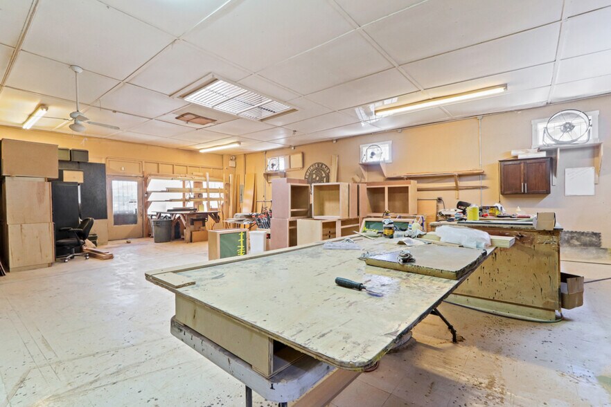 More Photos Of 10108 Socorro Dr, El Paso General Retail For Sale