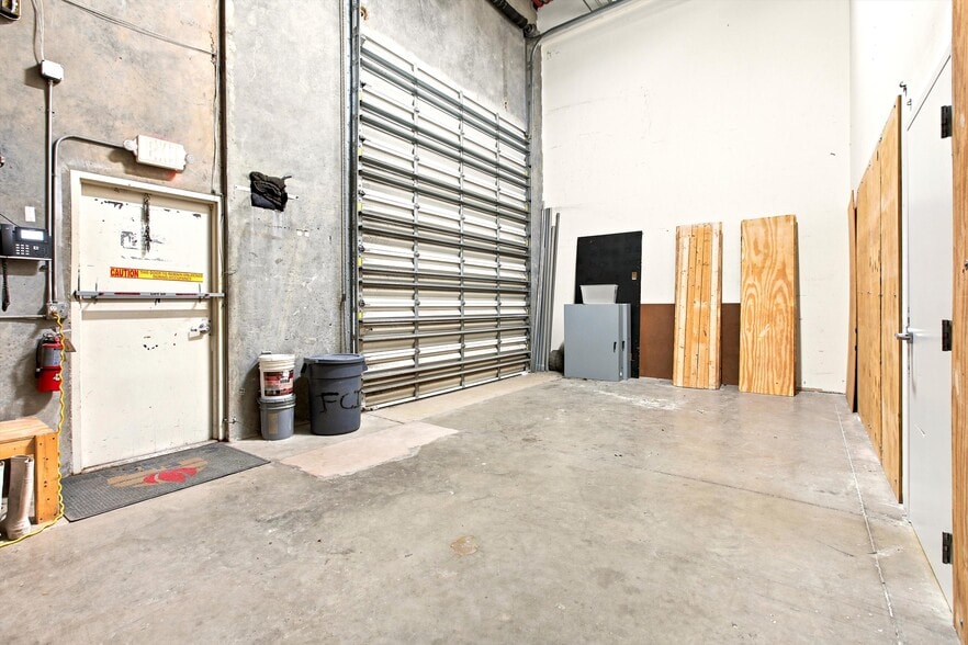 More Photos Of 2721 NW 19th St, Pompano Beach Showroom For Sale