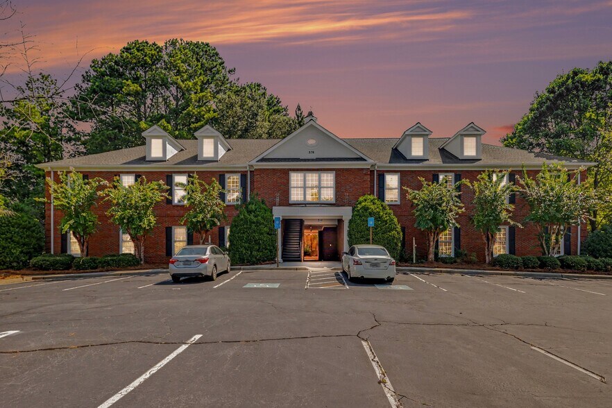 More Photos Of 576 Colonial Park Dr, Roswell Office For Lease