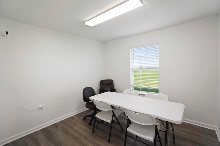 More Photos Of 1425 E Tunnel Blvd, Houma Office For Sale