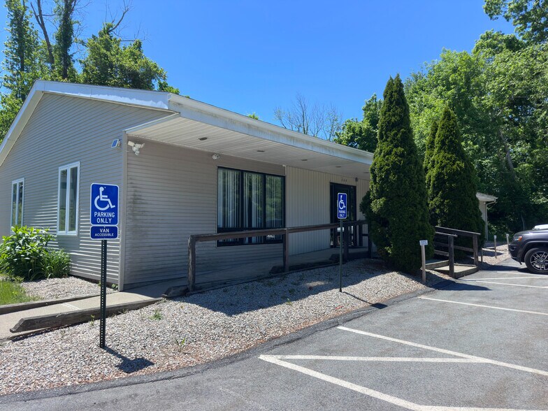 Primary Photo Of 166 Worcester Rd, Charlton Office For Lease