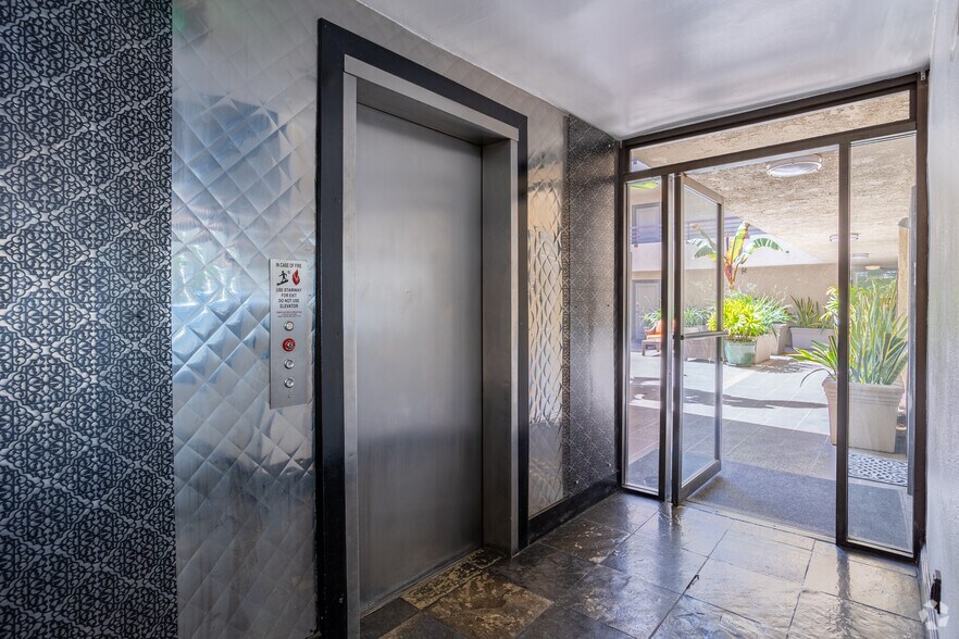 More Photos Of 7230 Franklin Ave, Los Angeles Apartments For Sale