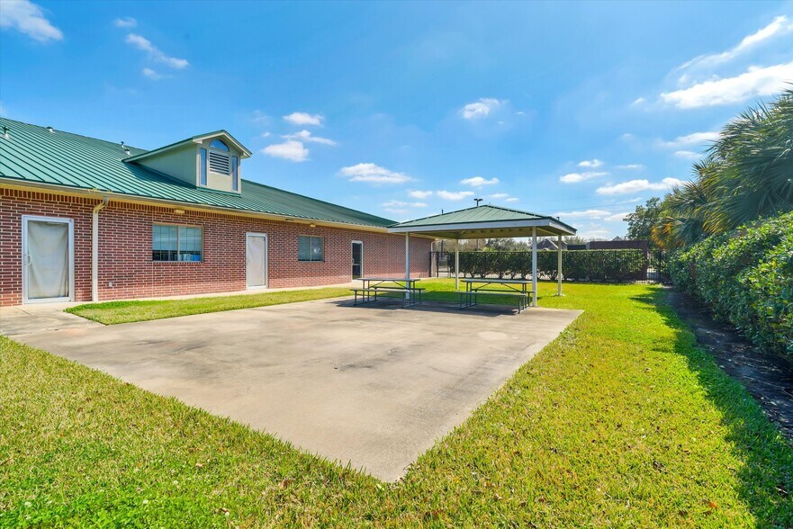 More Photos Of 20417 S University Blvd, Missouri City Schools For Lease