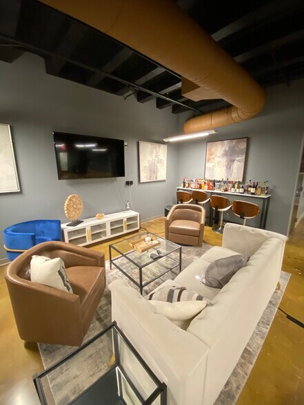 More Photos Of 118-122 E Main St, Louisville Office For Lease