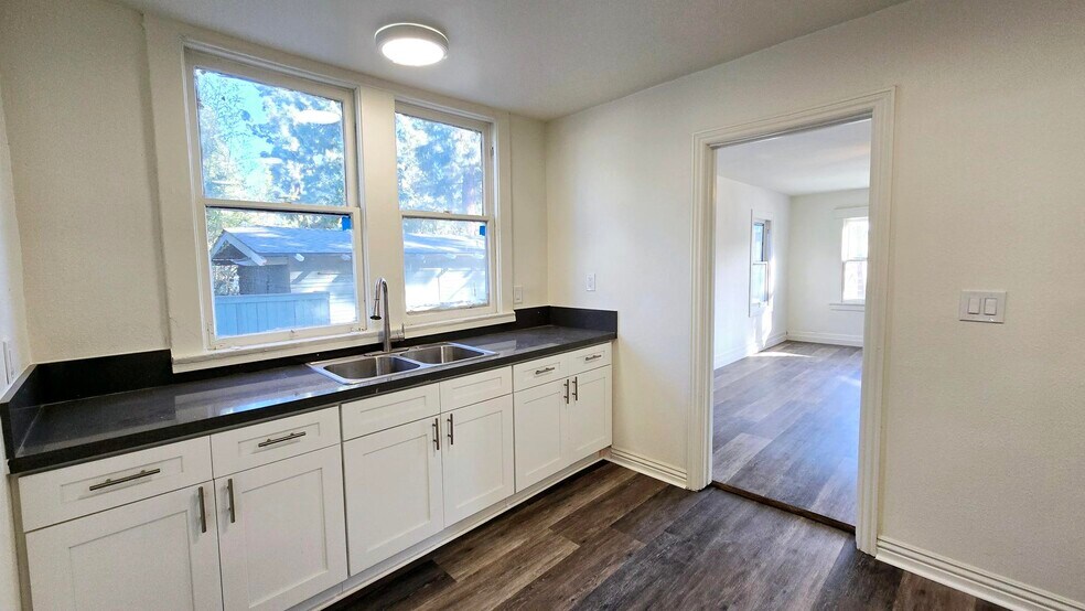 More Photos Of 415 W Pine St, Santa Ana Apartments For Sale
