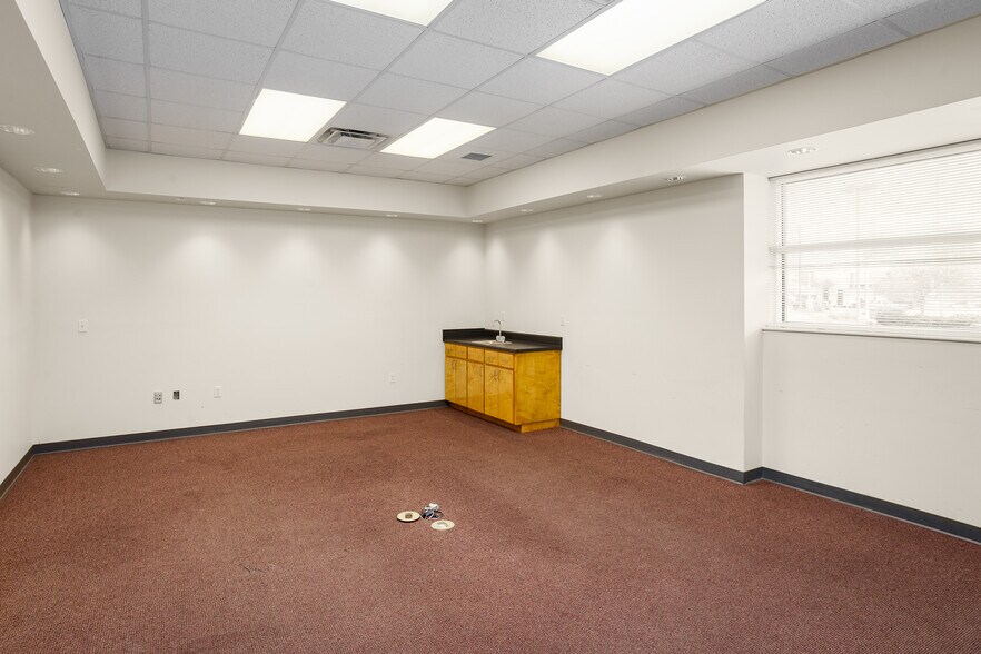 More Photos Of 502 S Court St, Florence Industrial For Sale