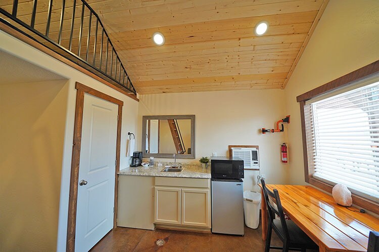 More Photos Of 1752 W Plains Dr, Apple Valley Hotel For Sale