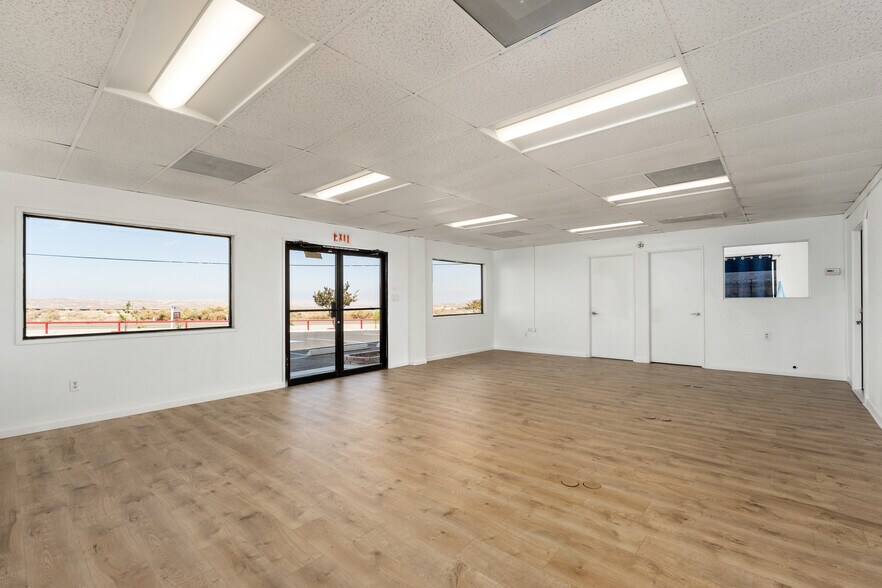 More Photos Of 1589 Kern St, Taft Warehouse For Sale