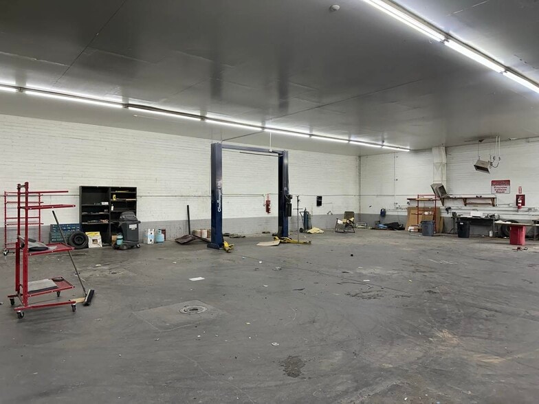 More Photos Of 1120 W Main St, Mesa Auto Repair For Lease