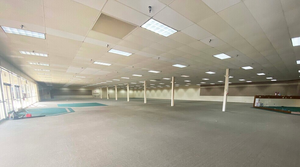 More Photos Of 2665 S Santiam Hwy, Lebanon Health Club For Lease