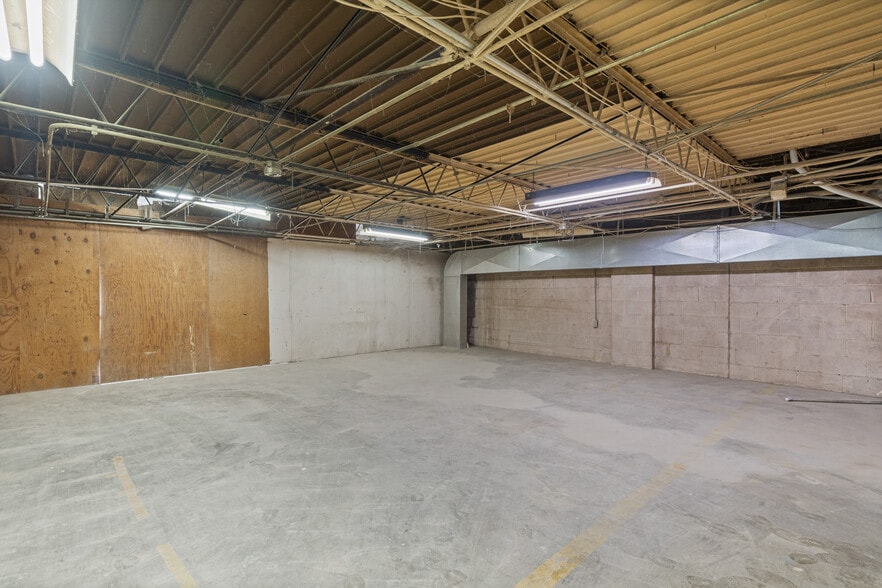 More Photos Of 1641 Crystal Ave, Kansas City Warehouse For Sale