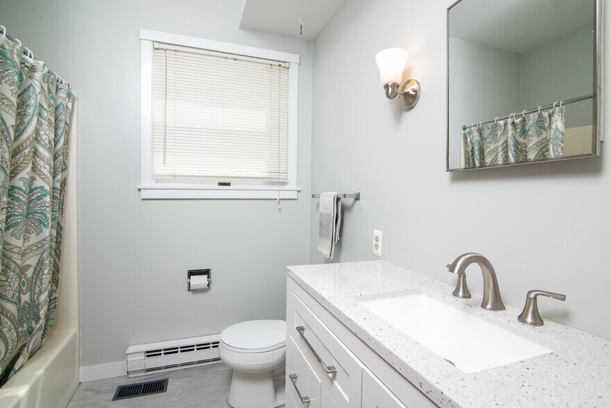 More Photos Of 14 Elm St, New Milford Office For Lease