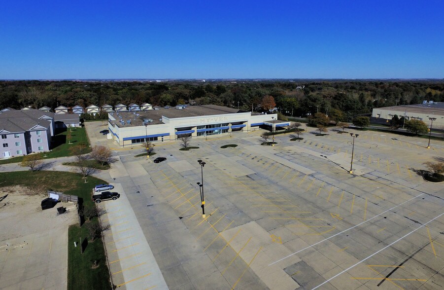 Primary Photo Of 4000 University Ave, Waterloo General Retail For Lease