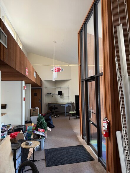 More Photos Of 104 Woodward Hill Rd, Edwardsville Office For Sale