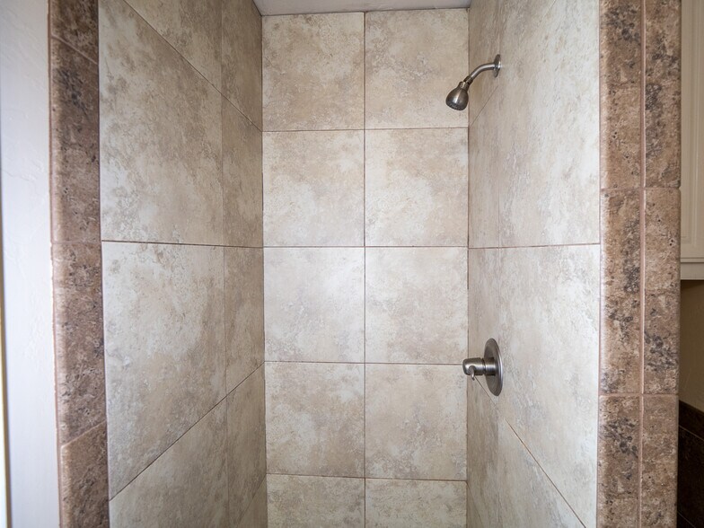 More Photos Of 1000 NE 19th St, Oklahoma City Multifamily For Sale