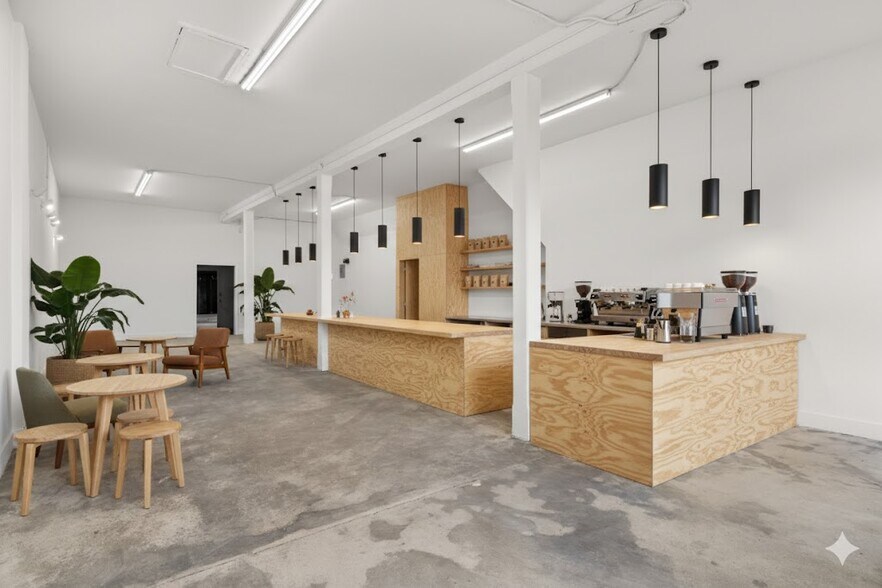 More Photos Of 4860 W Adams Blvd, Los Angeles Storefront Retail Residential For Lease
