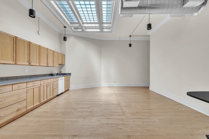 More Photos Of 26-28 S Tejon St, Colorado Springs Restaurant For Lease