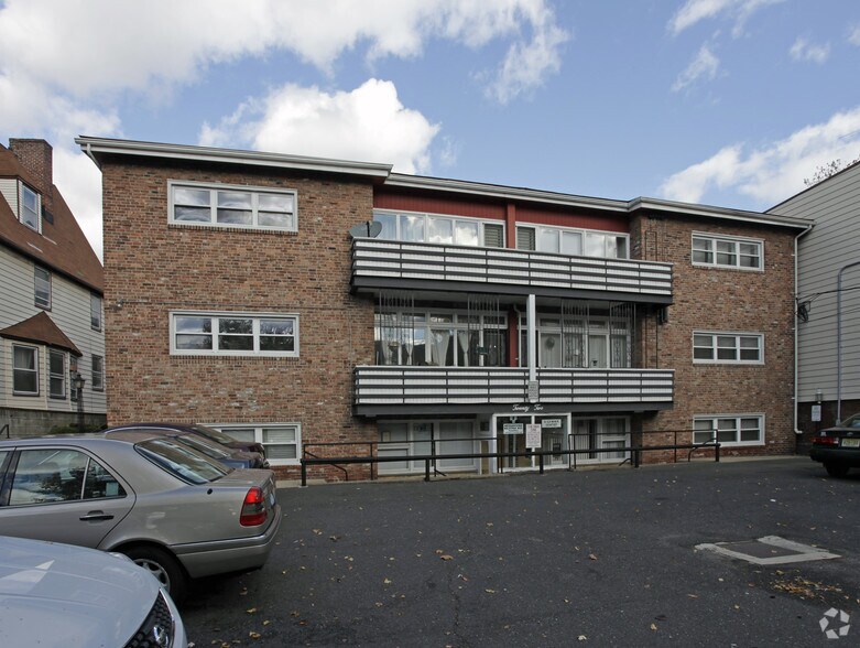 More Photos Of 22 Glenwood Ave, Jersey City Office Residential For Lease