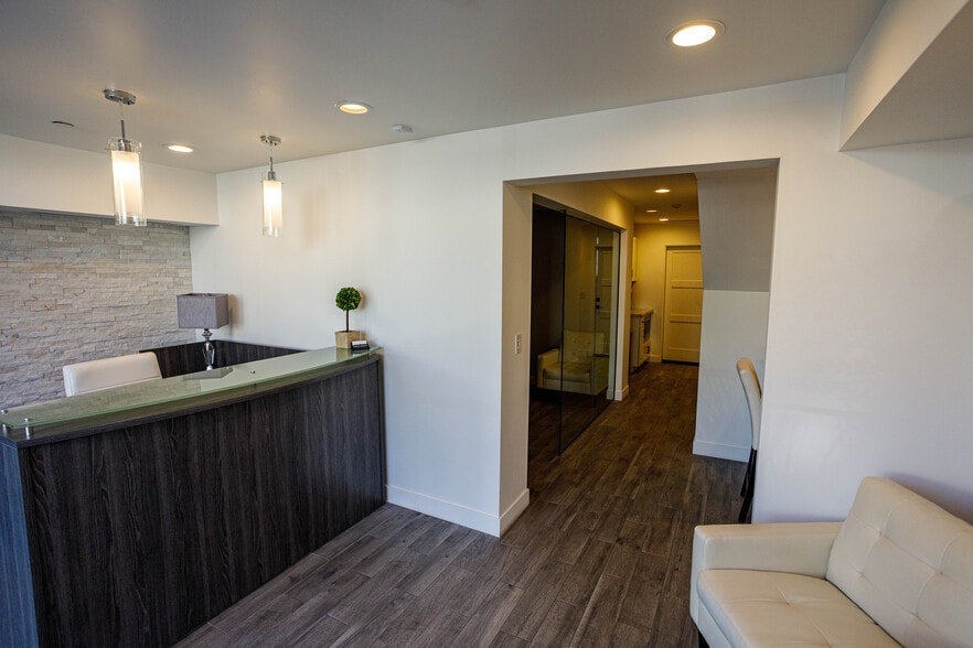 More Photos Of 45 Goldenland Ct, Sacramento Warehouse For Sale