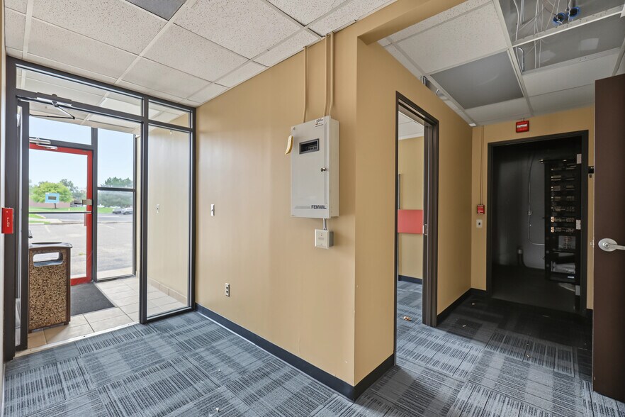 More Photos Of 15201 Mercantile Dr, Dearborn Light Manufacturing For Sale