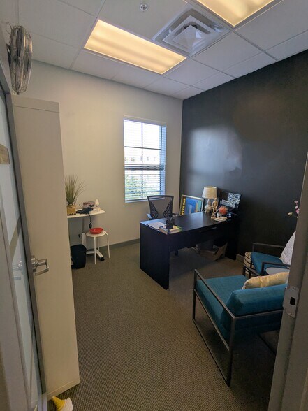 More Photos Of 7065 Westpointe Blvd, Orlando Loft Creative Space For Sale